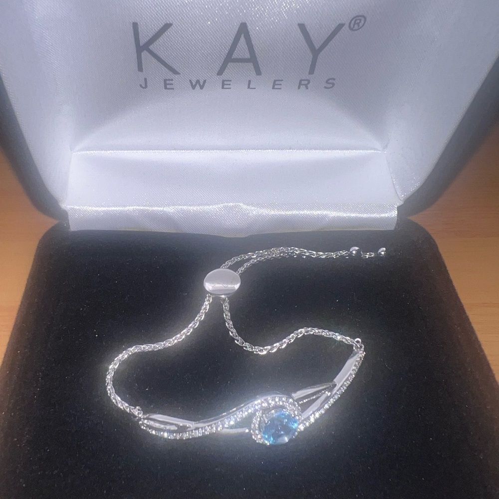 Kay Jewelers Bracelet with diamonds around & a beautiful sapphire center - Picture 7 of 16